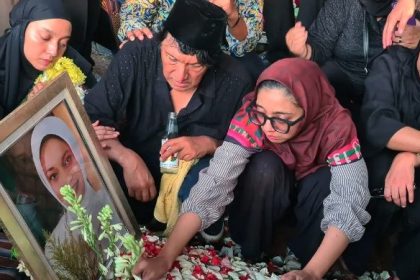 Kisah cinta mereka bermula pada tahun 1984, ketika keduanya dipertemukan dalam film "Tinggal Landas buat Kekasih". Marissa memerankan karakter Lia, sementara Ikang berperan sebagai Deddy. Kedekatan mereka di lokasi syuting tak bisa dielakkan, dan dari sinilah cinta lokasi (cinlok) terjadi. Bahkan, berkat film ini, Marissa berhasil meraih penghargaan Pemeran Pendukung Wanita Terbaik di Festival Film Indonesia 1985.