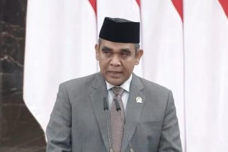 Ahmad Muzani lahir di Tegal, Jawa Tengah, pada 19 Juli 1968. Ia adalah seorang politisi senior yang berkarier bersama Partai Gerindra. Sebelum menjabat sebagai Ketua MPR, Ahmad Muzani pernah menjadi Wakil Ketua MPR RI pada periode 2019-2024. Selain aktif di dunia politik, Ahmad juga dikenal sebagai pengusaha.