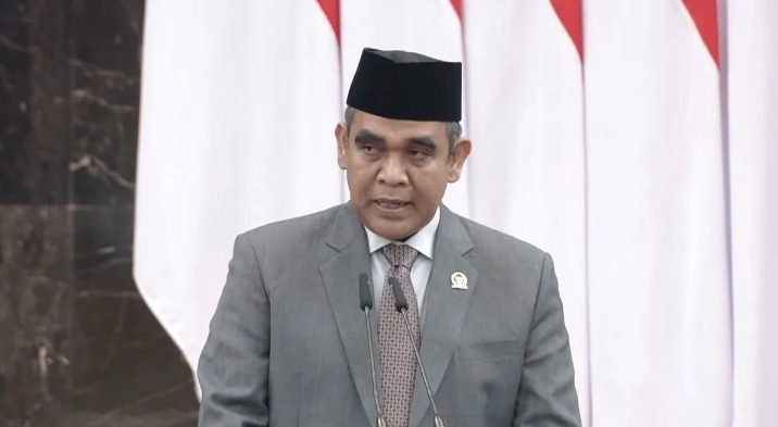 Ahmad Muzani lahir di Tegal, Jawa Tengah, pada 19 Juli 1968. Ia adalah seorang politisi senior yang berkarier bersama Partai Gerindra. Sebelum menjabat sebagai Ketua MPR, Ahmad Muzani pernah menjadi Wakil Ketua MPR RI pada periode 2019-2024. Selain aktif di dunia politik, Ahmad juga dikenal sebagai pengusaha.