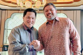 "Bertemu dengan Ruben Gnanalingam, pemilik klub Inggris, Queens Park Rangers. Ruben adalah sahabat lama saya yang memang gila sepak bola," kata Erick Thohir dalam unggahan di akun Instagram pribadinya, @erickthohir, Senin, 7 Oktober 2024.