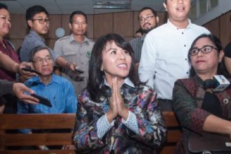 Selama menjadi istri Ahok, Veronica menjabat sebagai Ketua Tim Penggerak Pemberdayaan dan Kesejahteraan Keluarga (TP PKK) Provinsi DKI Jakarta, mulai dari 4 Desember 2014 hingga 25 Juli 2017, ketika Ahok masih menjabat sebagai Gubernur. Selain itu, Veronica juga pernah menjadi Ketua Yayasan Kanker Indonesia (YKI) DKI Jakarta, menunjukkan komitmennya dalam isu-isu sosial dan kesehatan.