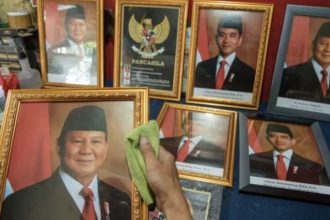 "Ini baru tahap pemanggilan calon menteri, jedanya bisa sampai pengumuman dan pelantikan. Masih ada waktu seminggu untuk memastikan posisi PDIP," jelas Ujang pada Senin, 14 Oktober 2024.