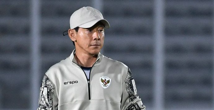 “Karena kami kalah di pertandingan ini, saya tidak mau mencari banyak alasan. Namun, saya tidak menyangka gaya bermain China. Mereka menggunakan taktik bola-bola panjang, kick and rush. Mungkin ini yang menjadi salah satu alasan kami kalah hari ini,” ujar Shin Tae-yong.