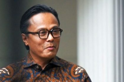 Tak berhenti di situ, Dony juga melanjutkan pendidikan pascasarjananya dan meraih gelar Master of Business Administration (MBA) di The Asian Institute of Management, Filipina, pada tahun 2009.