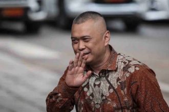 Dudy Purwagandhi dikenal sebagai orang kepercayaan Prabowo Subianto. Sejak Pemilihan Presiden 2019, ia menjabat sebagai Wakil Bendahara Tim Kampanye Nasional (TKN). Penunjukannya sebagai Menteri Perhubungan oleh Prabowo merupakan kelanjutan dari hubungan profesional yang erat di antara mereka.