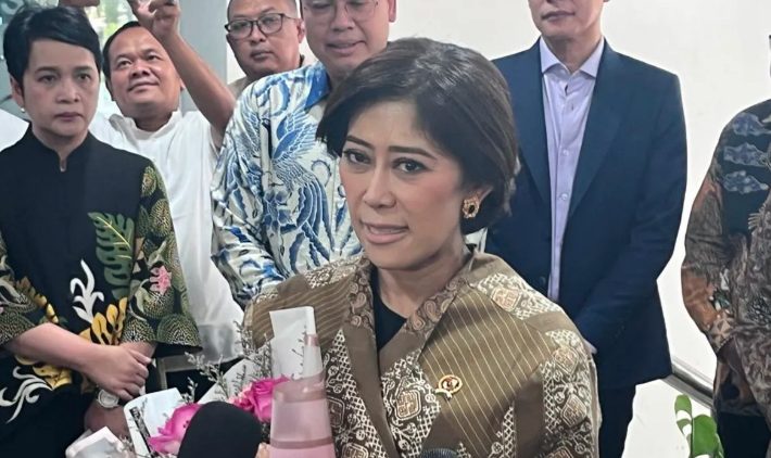 Dilansir dari Antara, sebagai Menteri Komunikasi dan Digital, Meutya Hafid menegaskan bahwa ia akan melanjutkan program-program strategis yang sudah dijalankan oleh pendahulunya, Budi Arie Setiadi. Salah satu fokus utamanya adalah pemberantasan perjudian daring yang marak terjadi. Selain itu, Meutya juga berjanji untuk terus memperjuangkan pemerataan akses internet dan peningkatan keamanan data di Indonesia, dua isu penting yang tengah menjadi perhatian di era digital ini.