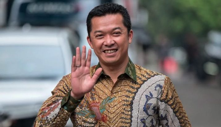 Taufik Hidayat lahir di Pangalengan, Kabupaten Bandung, pada 10 Agustus 1981. Ia mulai mengenal bulutangkis sejak usia delapan tahun dan bergabung dengan pelatnas pada 1996. Di bawah bimbingan pelatih Mulyo Handoyo, Taufik perlahan menunjukkan bakat besarnya di kancah bulutangkis internasional.