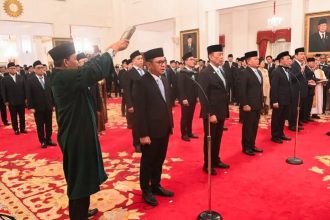 Pelantikan ini menjadi bagian dari formasi pemerintahan baru yang sedang dibangun oleh Prabowo setelah sebelumnya, pada 21 Oktober 2024, ia melantik para menteri dan wakil menteri Kabinet Merah Putih.