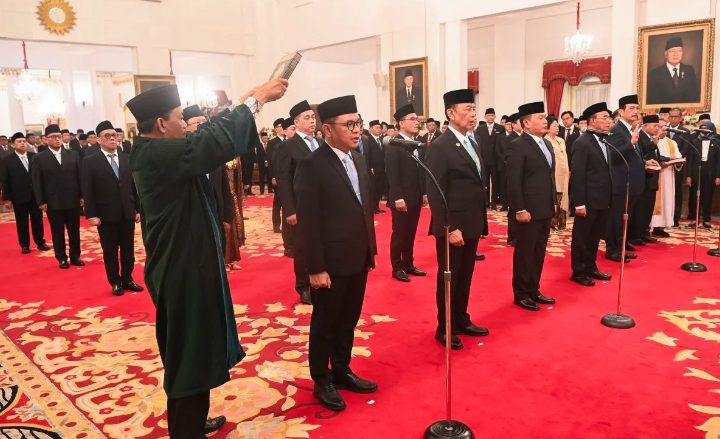 Pelantikan ini menjadi bagian dari formasi pemerintahan baru yang sedang dibangun oleh Prabowo setelah sebelumnya, pada 21 Oktober 2024, ia melantik para menteri dan wakil menteri Kabinet Merah Putih.