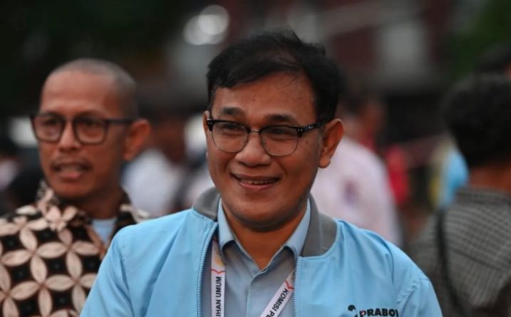 Budiman Sudjatmiko pertama kali dikenal publik sebagai aktivis yang vokal menentang pemerintahan Orde Baru. Pada tahun 1994, ia mendirikan Partai Rakyat Demokratik (PRD), sebuah organisasi politik yang mewadahi berbagai elemen masyarakat, termasuk mahasiswa, buruh, petani, dan aktivis dari berbagai daerah. Organisasi ini berperan aktif dalam memperjuangkan keadilan sosial dan hak asasi manusia.