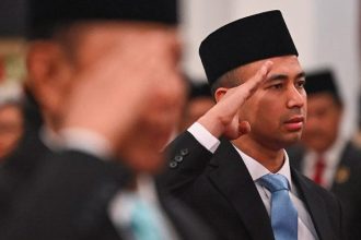 Selain itu, mereka juga mendapatkan tunjangan jabatan yang diatur dalam Keputusan Presiden (Keppres) Nomor 86 Tahun 2001, dengan nominal Rp13,6 juta per bulan.