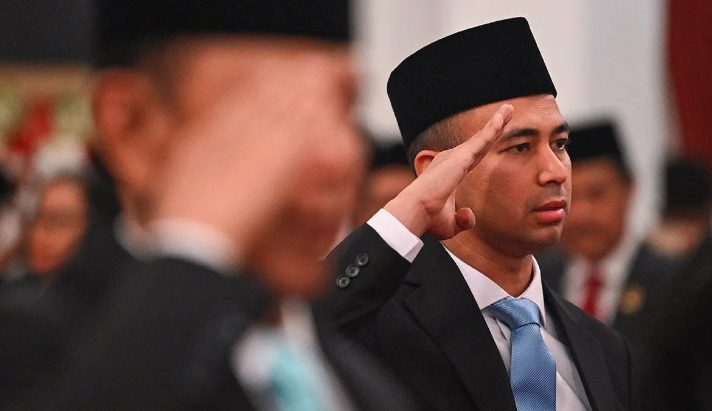 Selain itu, mereka juga mendapatkan tunjangan jabatan yang diatur dalam Keputusan Presiden (Keppres) Nomor 86 Tahun 2001, dengan nominal Rp13,6 juta per bulan.