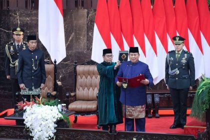 Sesuai dengan Peraturan Menteri Sekretaris Negara RI Nomor 12 Tahun 2016, ajudan presiden bertugas memberikan dukungan staf dan administrasi sehari-hari, baik untuk presiden maupun keluarga presiden.