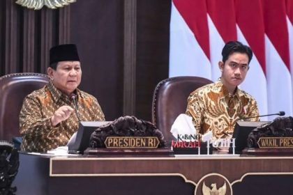 "Kita harus memberi contoh. Fokus kita adalah pembangunan ekonomi kesejahteraan rakyat. Jangan mengada-ada. Studi banding, belajar Pramuka ke negara lain. Saya minta efisien," lanjutnya.