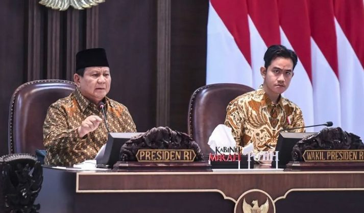 "Kita harus memberi contoh. Fokus kita adalah pembangunan ekonomi kesejahteraan rakyat. Jangan mengada-ada. Studi banding, belajar Pramuka ke negara lain. Saya minta efisien," lanjutnya.