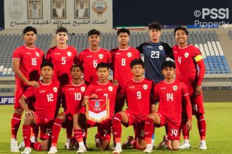 Tim Garuda Muda memastikan tiket mereka usai hasil imbang 0-0 melawan Australia U-17 di laga terakhir Grup G. Dengan poin sama seperti Australia, yakni tujuh poin dari tiga laga, Timnas Indonesia U-17 berhasil melangkah sebagai salah satu dari lima tim runner-up terbaik yang berhak ikut ke putaran final.