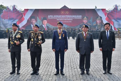 Dalam apel ini, dilansir dari laman presidenri.go.id, Jokowi menerima laporan dari Perwira Apel Inspektur Jenderal Polisi Dedi Prasetyo. Kegiatan tersebut menandai kesiapan seluruh pasukan keamanan dalam mengamankan acara pelantikan.