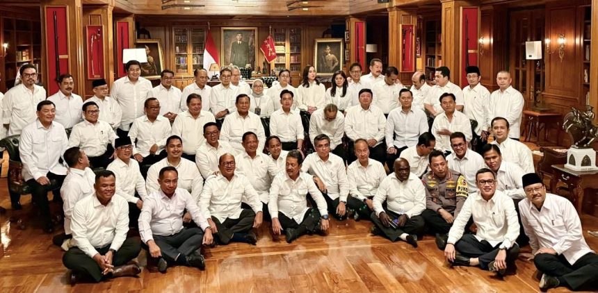 Pada sesi pembukaan, Prabowo menyampaikan pidato selama satu jam yang menegaskan pentingnya kolaborasi dalam kabinet yang bersih dan kuat. Dahnil Anzhar Simanjuntak, salah satu perwakilan dari Prabowo, menekankan bahwa pembekalan ini juga bertujuan mempersiapkan calon menteri menghadapi tantangan global dan ekonomi Indonesia.