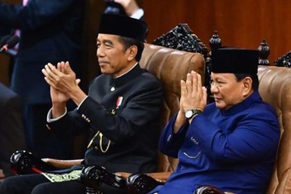 Prinsip anti-penjajahan yang dikemukakan Prabowo menggambarkan pengalaman historis bangsa Indonesia yang pernah dijajah, sehingga Indonesia memiliki komitmen kuat untuk menentang segala bentuk penindasan. Dalam kebijakan politik luar negerinya, Prabowo mengingatkan bahwa Indonesia tetap akan bersikap non-blok dan tidak akan terlibat dalam pakta militer manapun.