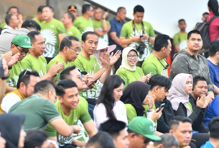 "Yang pertama, coba dicek betul deflasi itu karena penurunan harga-harga barang, karena pasokannya baik, karena distribusinya baik, atau karena memang ada daya beli yang berkurang?" ujar Jokowi saat berada di Ibu Kota Nusantara (IKN), Kalimantan Timur, Minggu, 6 Oktober 2024.