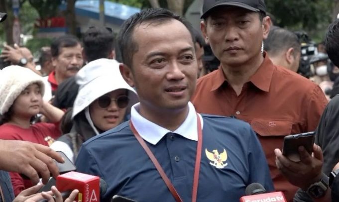 Menurut Prasetyo, kementerian dan lembaga yang memiliki peran strategis dalam pembangunan IKN lebih diutamakan untuk mengunjungi IKN Nusantara dalam rangka memastikan kesiapan infrastruktur dan fasilitas utama.