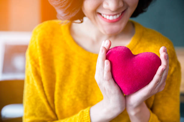 Pada 10 Oktober 2024, sebuah penelitian yang diterbitkan di jurnal Stroke oleh American Heart Association (AHA) menyoroti tiga kondisi jantung yang berpotensi merusak kesehatan otak. Ketiga kondisi tersebut adalah fibrilasi atrium (AFib), gagal jantung, dan penyakit jantung koroner (PJK).