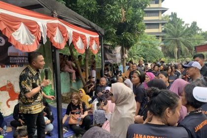 “Kami lebih enjoy, lebih bebas dalam menyampaikan, jadi tidak ada intervensi atau ‘titipan’,” jelas Mirah, yang juga pernah menjabat sebagai Presiden Asosiasi Serikat Pekerja (ASPEK) Indonesia.