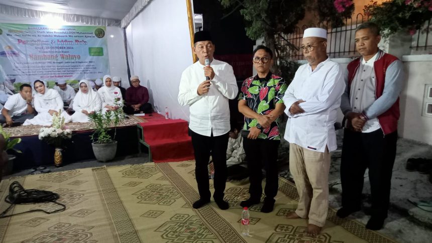 Paslon nomor urut 01 Teguh-Gage menghadiri haul ayahanda Diah Warih di Kecamatan Pasarkliwon, Surakarta, Minggu (20/10/2024). (FOTO: Yenny Hardiyanti).