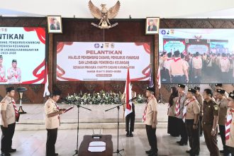 Pelantikan Pj Bupati Karanganyar Timotius Suryadi menjadi Ketua Majelis Pembimbing Cabang (Kamabicab) Gerakan Pramuka Kabupaten Karanganyar, Kamis (17/10/2024). (FOTO: Humas Kwarcab Karanganyar).