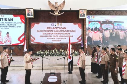 Pelantikan Pj Bupati Karanganyar Timotius Suryadi menjadi Ketua Majelis Pembimbing Cabang (Kamabicab) Gerakan Pramuka Kabupaten Karanganyar, Kamis (17/10/2024). (FOTO: Humas Kwarcab Karanganyar).