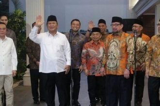 "Proses pemanggilan calon menteri masih dalam tahap pembahasan. Mungkin akan diputuskan besok atau minggu, dan setelah itu akan ada pemanggilan resmi kepada para calon menteri," jelas Dasco dalam pernyataannya.