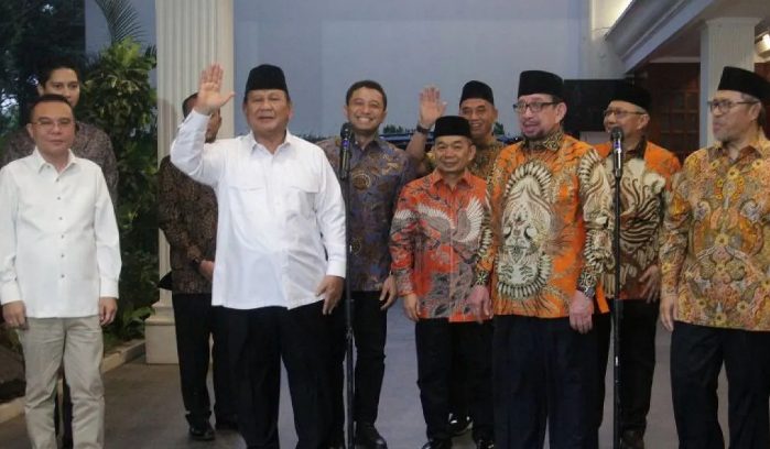 "Proses pemanggilan calon menteri masih dalam tahap pembahasan. Mungkin akan diputuskan besok atau minggu, dan setelah itu akan ada pemanggilan resmi kepada para calon menteri," jelas Dasco dalam pernyataannya.