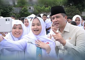 Menteri Transmigrasi RI, Muhammad Iftitah Sulaiman Suryanagara saat menghadiri acara Smanda Career Day 2025 di SMAN 2 Bogor. (Foto: Instagram)